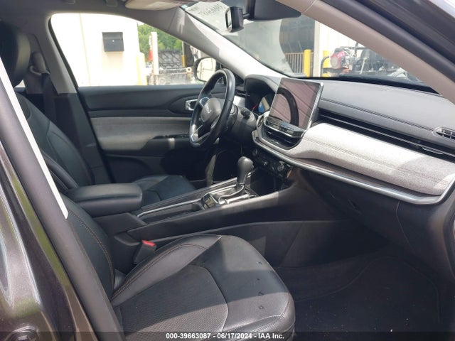 3C4NJDFB3NT183200 Jeep Compass Latitude Lux 4x4