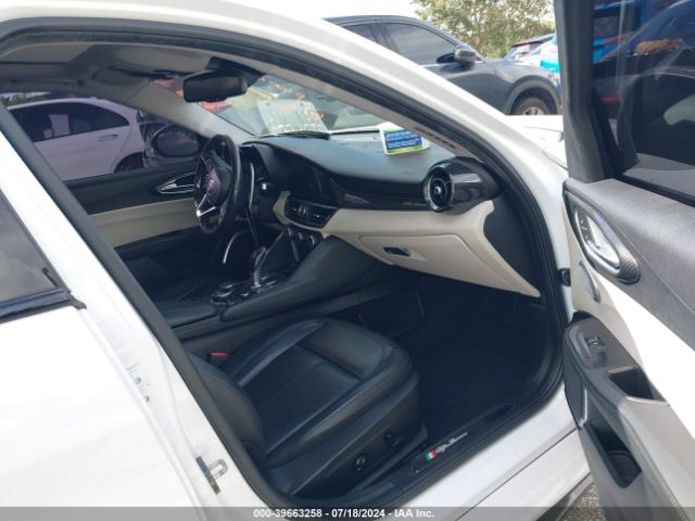 ZARFAEDN1J7579976 Alfa Romeo Giulia Awd