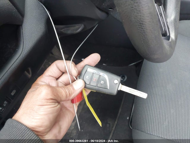 Toyota RAV4 LE 2019 JTMH1RFV0KJ013397 Image 11