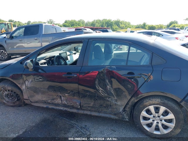 Toyota COROLLA LE 2022 5YFEPMAE2NP341125 Image 14