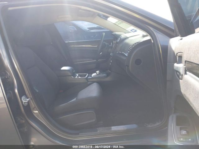 2C3CCAAG7JH302067 Chrysler 300 Touring