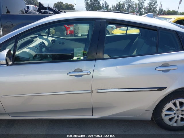 Toyota Prius Two 2017 JTDKBRFU2H3035151 Image 14
