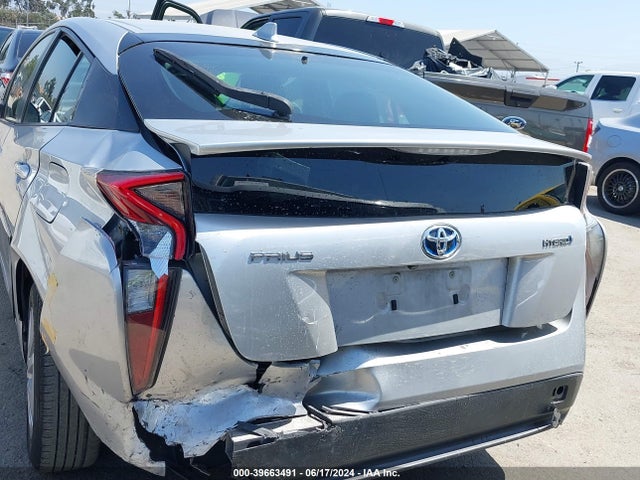 Toyota Prius Two 2017 JTDKBRFU2H3035151 Image 16