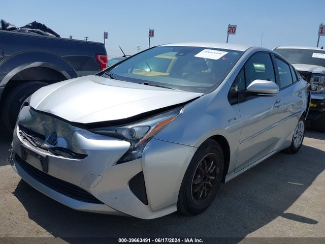 Toyota Prius Two 2017 JTDKBRFU2H3035151 Image 2