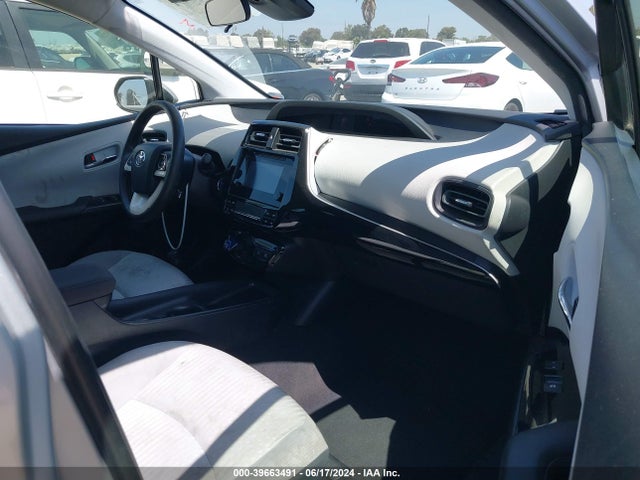 Toyota Prius Two 2017 JTDKBRFU2H3035151 Image 5