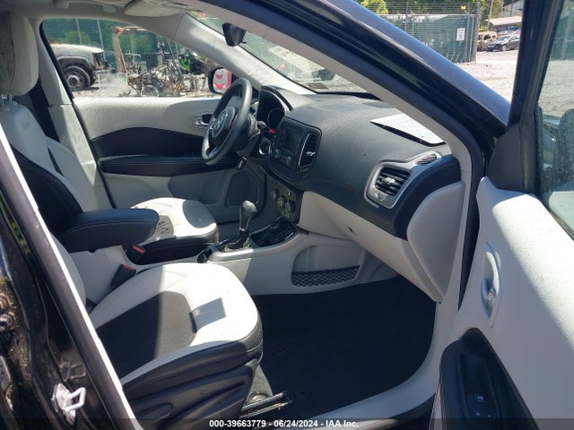 Jeep Compass Latitude 4x4 2018 3C4NJDBB1JT115994 Image 5