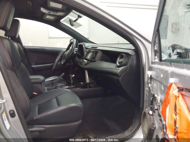 2T3JFREV8GW531271 Toyota RAV4 SE