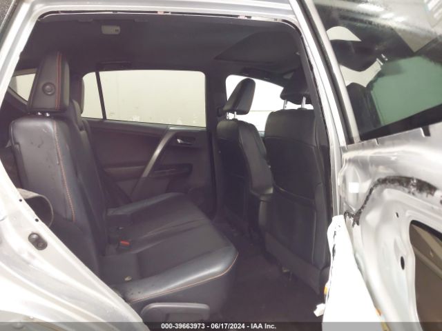 2T3JFREV8GW531271 Toyota RAV4 SE