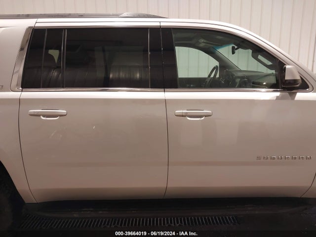 Chevrolet Suburban Lt 2018 1GNSKHKC3JR201775 Image 14