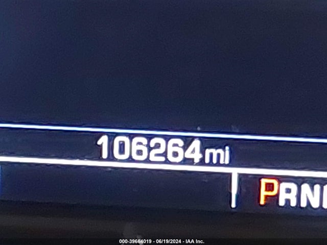 Chevrolet Suburban Lt 2018 1GNSKHKC3JR201775 Image 16