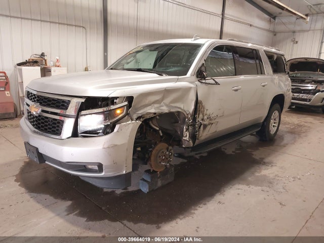 Chevrolet Suburban Lt 2018 1GNSKHKC3JR201775 Image 2