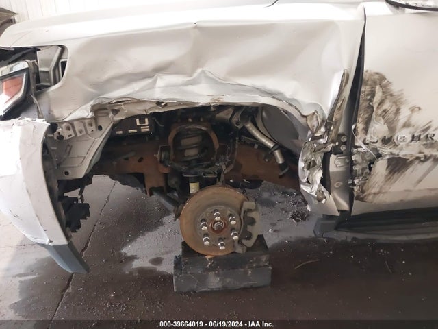 Chevrolet Suburban Lt 2018 1GNSKHKC3JR201775 Image 6