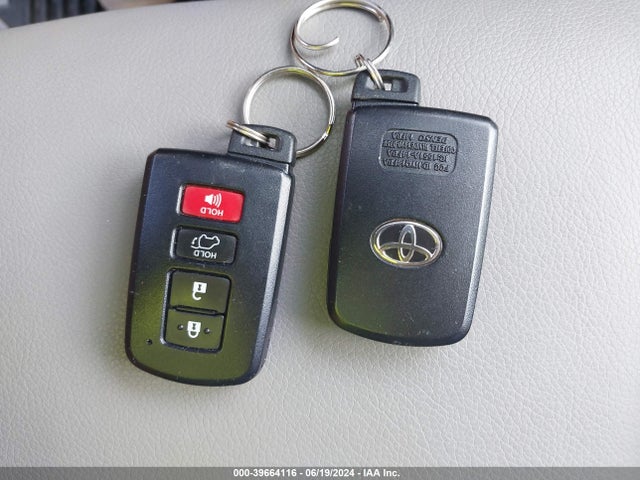 Toyota Rav4 Limited 2018 JTMDFREV3JD225483 Image 11