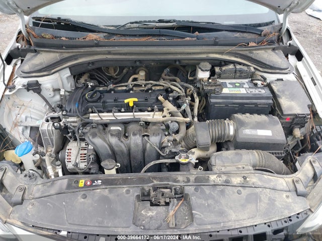 Hyundai Elantra Limited 2017 5NPD84LF6HH132115 Image 10