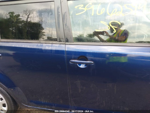 Scion XB 2015 JTLZE4FE1FJ071847 Image 13