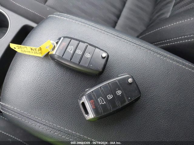 KNDPMCAC7H7085421 KIA Sportage Lx