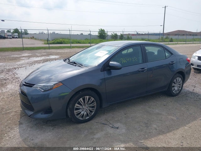 Toyota COROLLA LE 2018 2T1BURHE6JC036171 Image 2