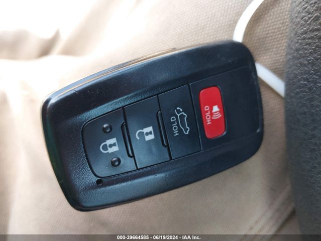 2T3P1RFVXPW337400 Toyota Rav4 Xle