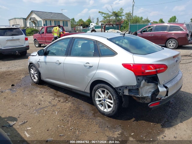 Ford FOCUS SE 2015 1FADP3F20FL333707 Image 3