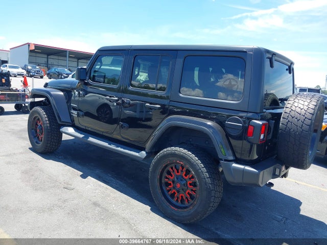 1C4HJXEG8JW303251 Jeep Wrangler Unlimited Sahara 4x4