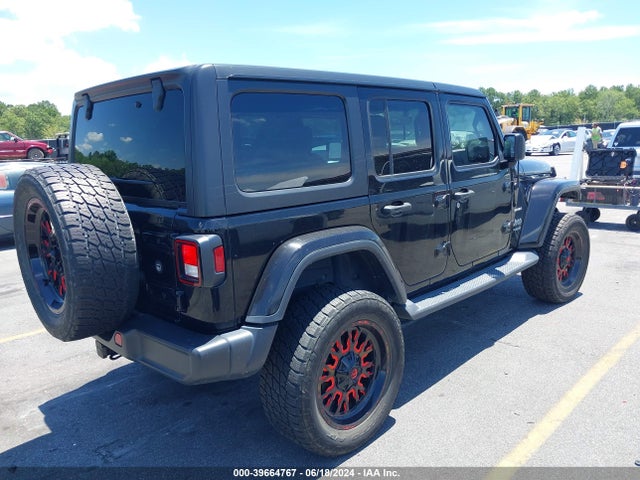 1C4HJXEG8JW303251 Jeep Wrangler Unlimited Sahara 4x4