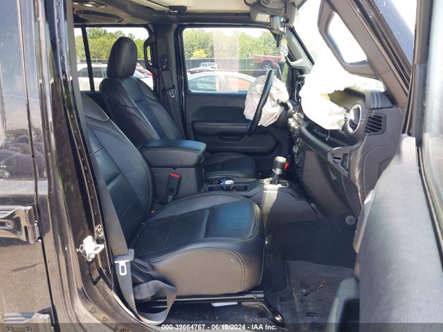 1C4HJXEG8JW303251 Jeep Wrangler Unlimited Sahara 4x4