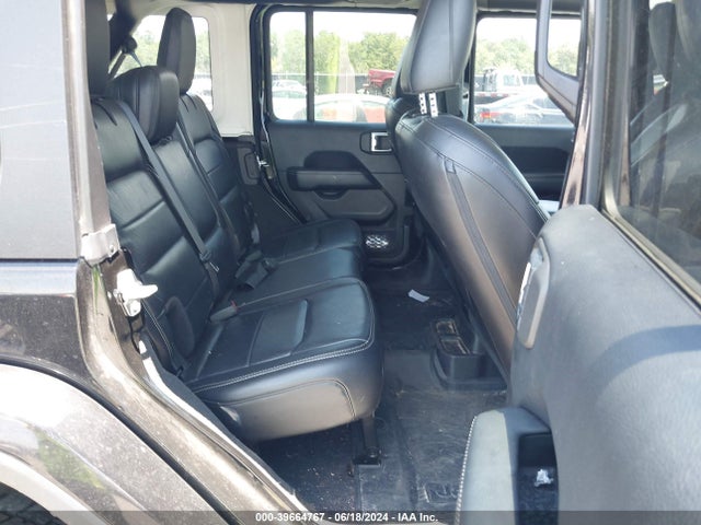 1C4HJXEG8JW303251 Jeep Wrangler Unlimited Sahara 4x4
