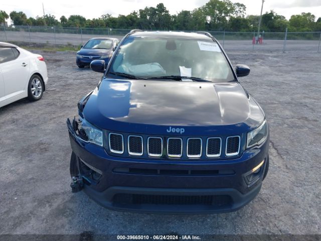3C4NJCBB0JT272488 Jeep Compass Latitude Fwd
