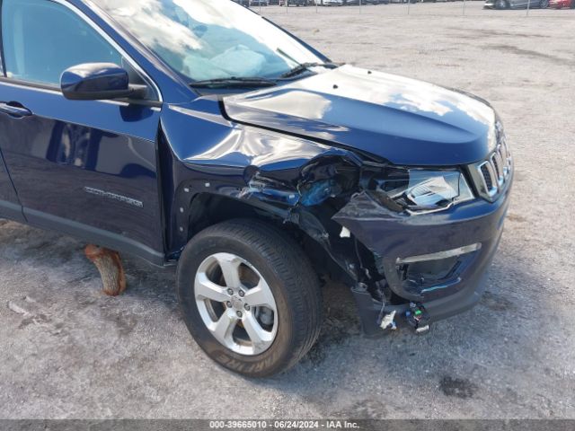 3C4NJCBB0JT272488 Jeep Compass Latitude Fwd