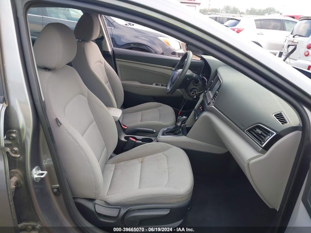 Hyundai ELANTRA SEL 2018 5NPD84LF4JH313168 Image 5