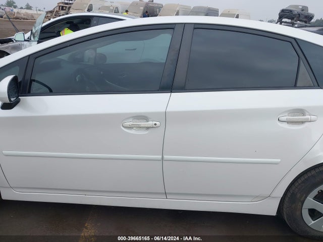 Toyota Prius Three 2014 JTDKN3DU1E0375167 Image 14