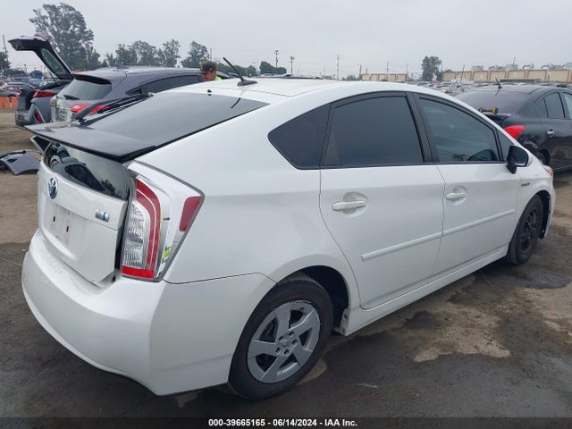 Toyota Prius Three 2014 JTDKN3DU1E0375167 Image 4