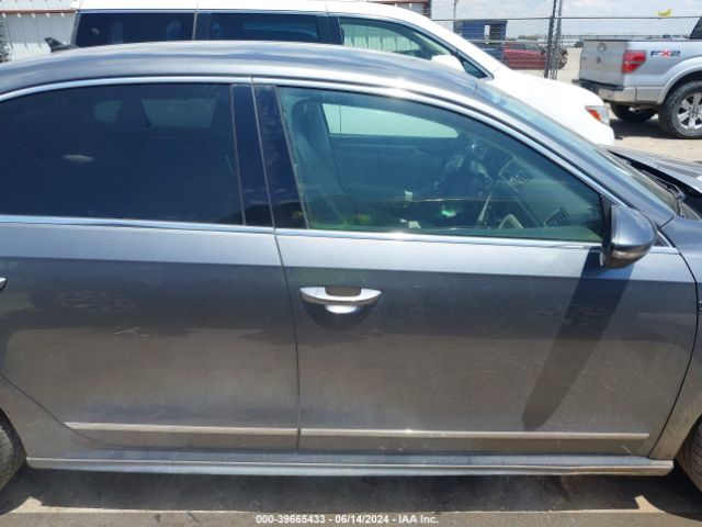 1VWDT7A36HC076176 Volkswagen Passat 1.8t R-line