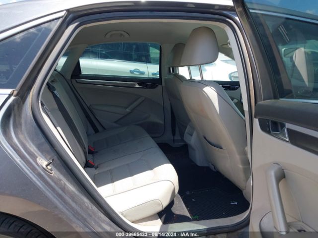 1VWDT7A36HC076176 Volkswagen Passat 1.8t R-line
