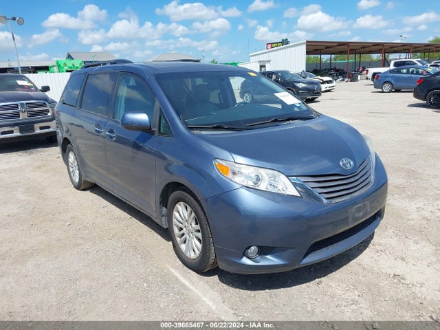 Toyota Sienna Xle 8 Passenger 2015 5TDYK3DC6FS650332 main image