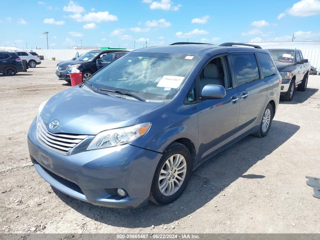 Toyota Sienna Xle 8 Passenger 2015 5TDYK3DC6FS650332 Image 2