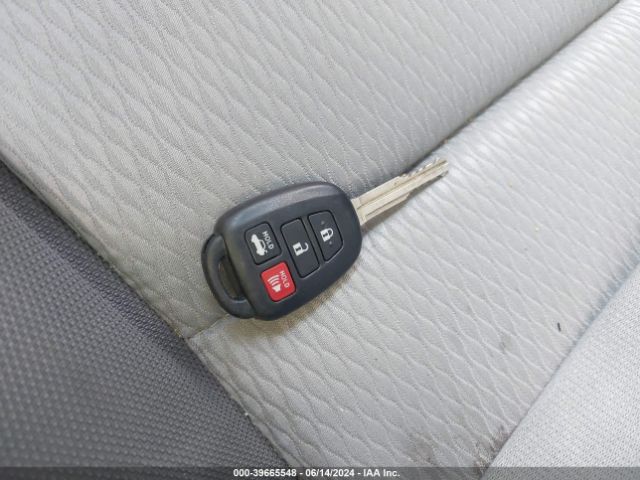 5YFBURHE2HP685380 Toyota COROLLA LE