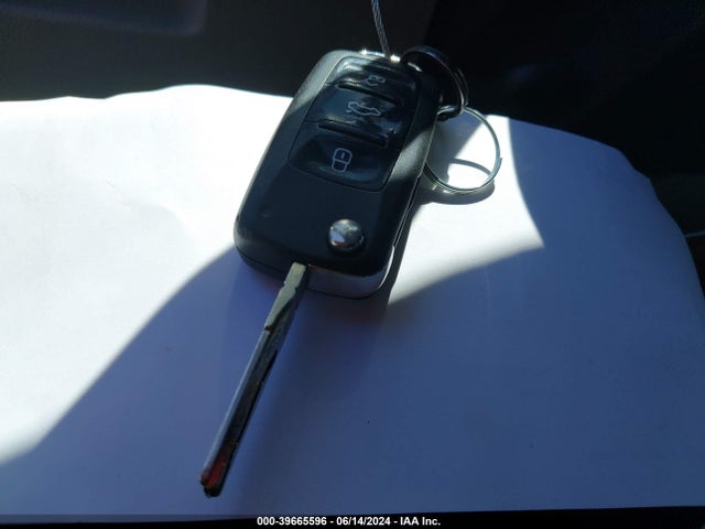 1VWAT7A36GC019459 Volkswagen Passat 1.8t S