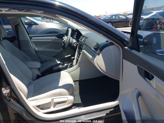 1VWAT7A36GC019459 Volkswagen Passat 1.8t S