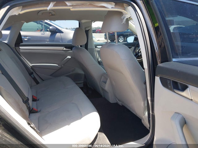 1VWAT7A36GC019459 Volkswagen Passat 1.8t S