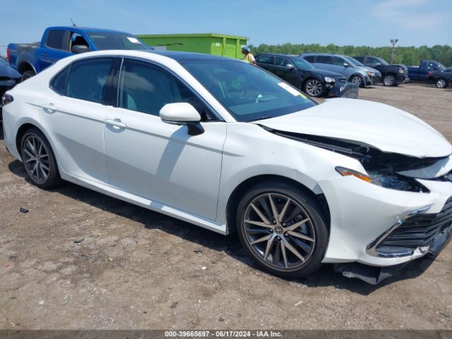 4T1F11AK3NU033793 Toyota CAMRY XLE