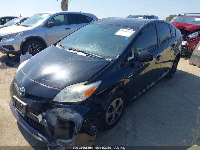 Toyota Prius Two 2014 JTDKN3DUXE1746272 Image 2