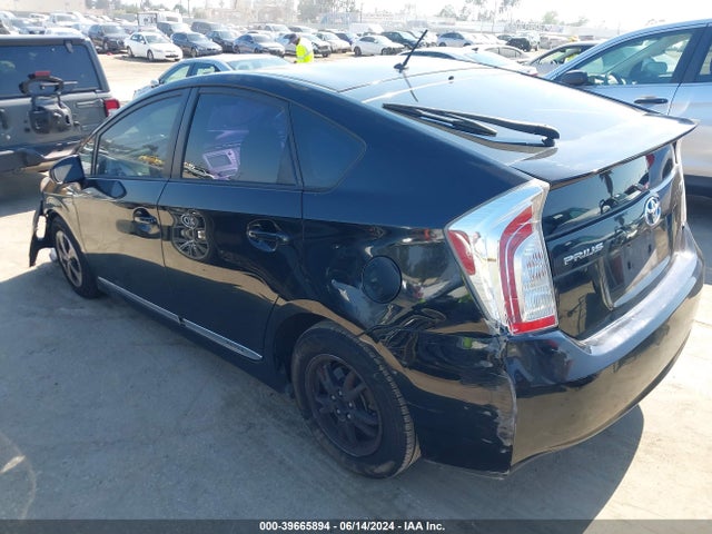 Toyota Prius Two 2014 JTDKN3DUXE1746272 Image 3