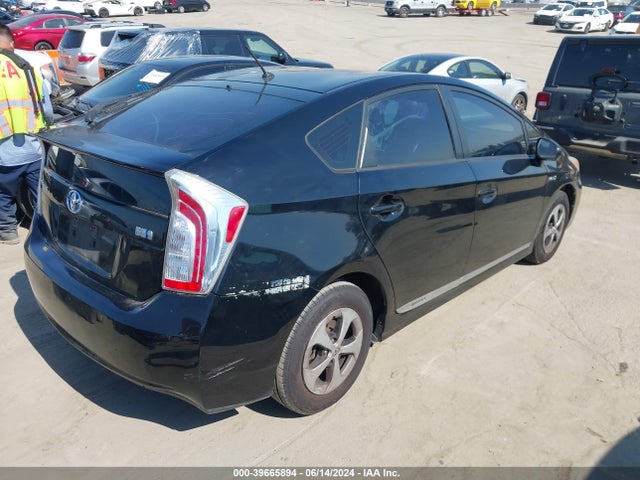 Toyota Prius Two 2014 JTDKN3DUXE1746272 Image 4