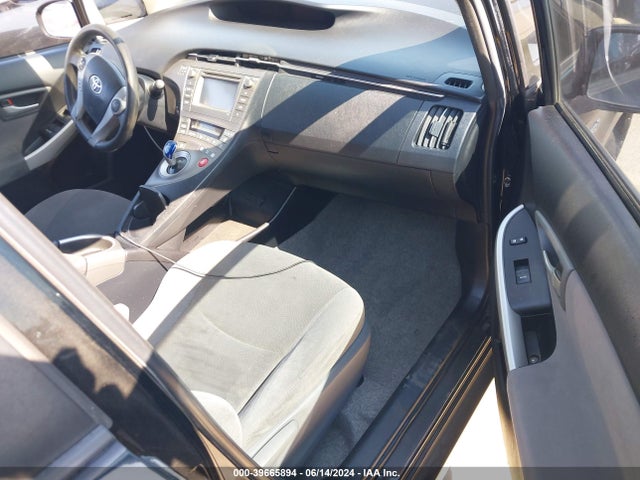 Toyota Prius Two 2014 JTDKN3DUXE1746272 Image 5