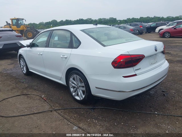 1VWLA7A3XKC005796 Volkswagen Passat 2.0t Wolfsburg Edition