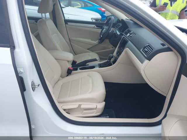1VWLA7A3XKC005796 Volkswagen Passat 2.0t Wolfsburg Edition