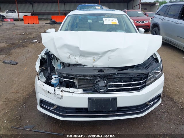 1VWLA7A3XKC005796 Volkswagen Passat 2.0t Wolfsburg Edition
