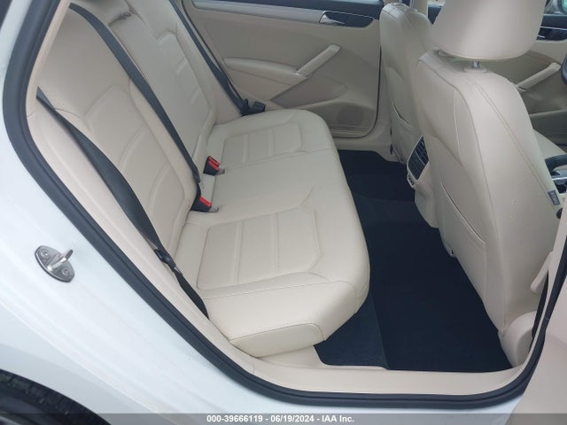 1VWLA7A3XKC005796 Volkswagen Passat 2.0t Wolfsburg Edition