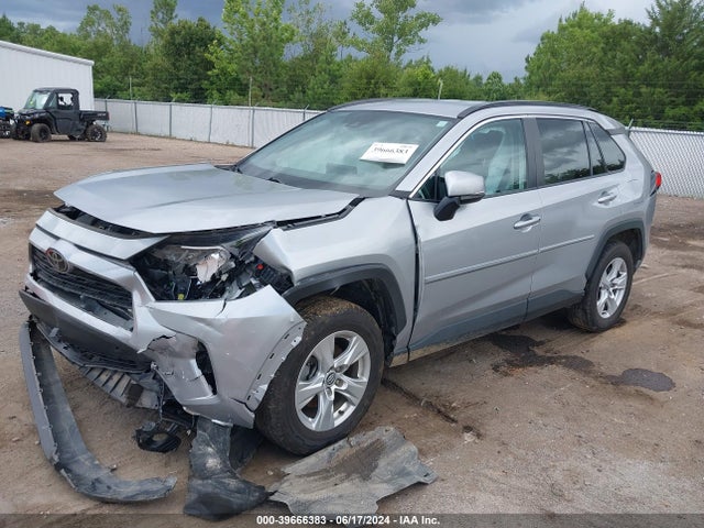 Toyota Rav4 Xle 2020 2T3W1RFV2LW065057 Image 2